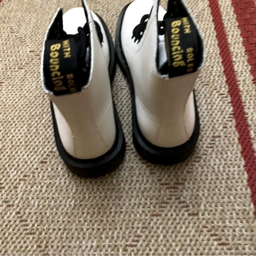 Dr Martens Luana White Leather Lace Up Combat Boots sz 6 - Picture 6 of 12
